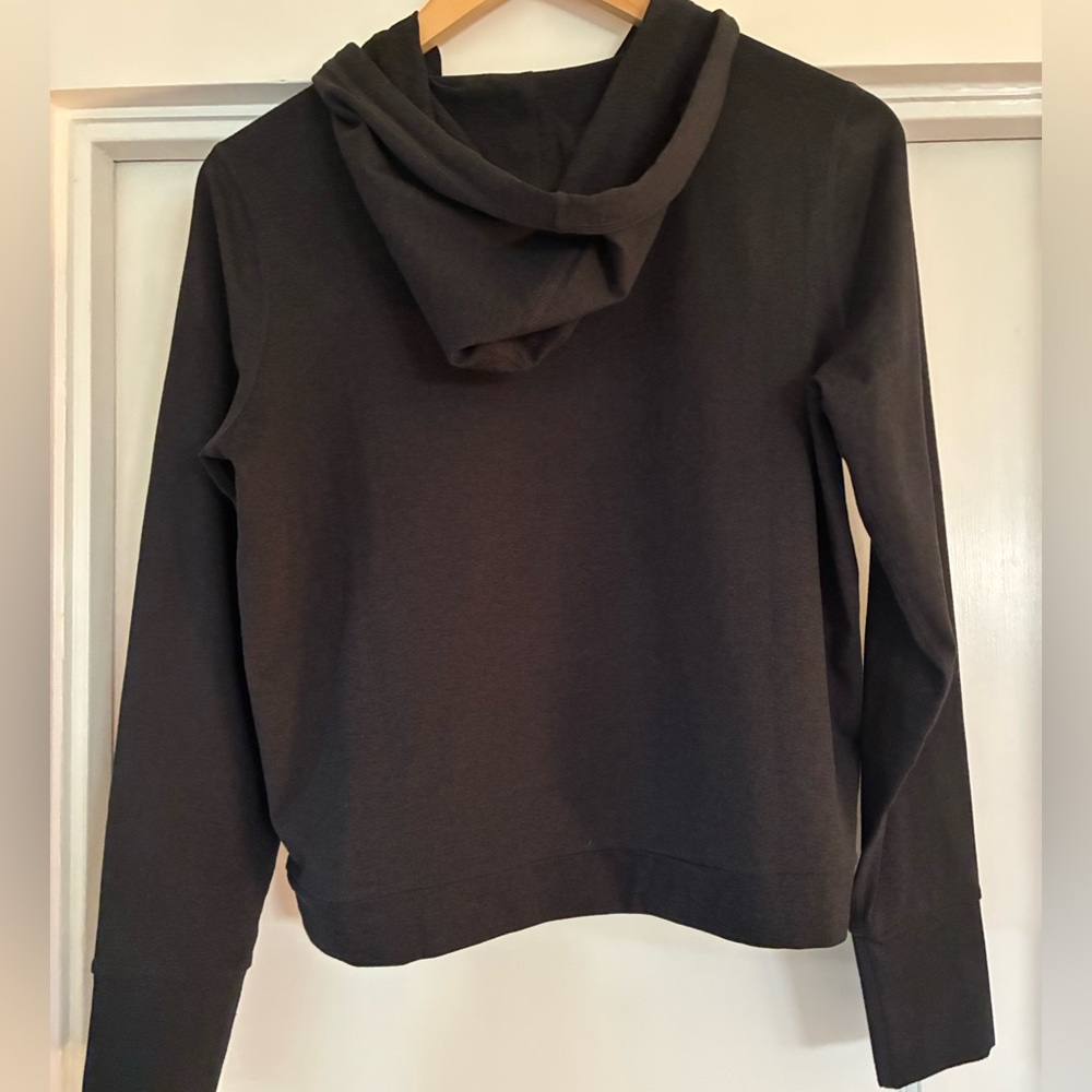 Vuori Women's Halo Essential Hoodie.  Black Heather. size Small. - Picture 4 of 5